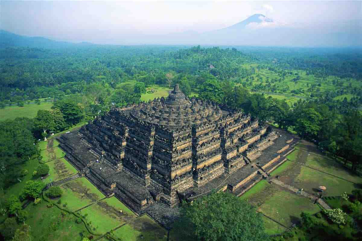 Qui a construit Borobudur ?